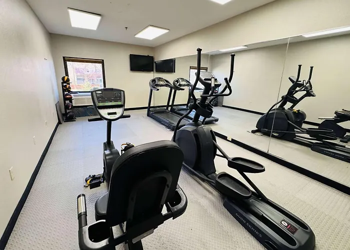 Days Inn & Suites By Wyndham Cedar Rapids