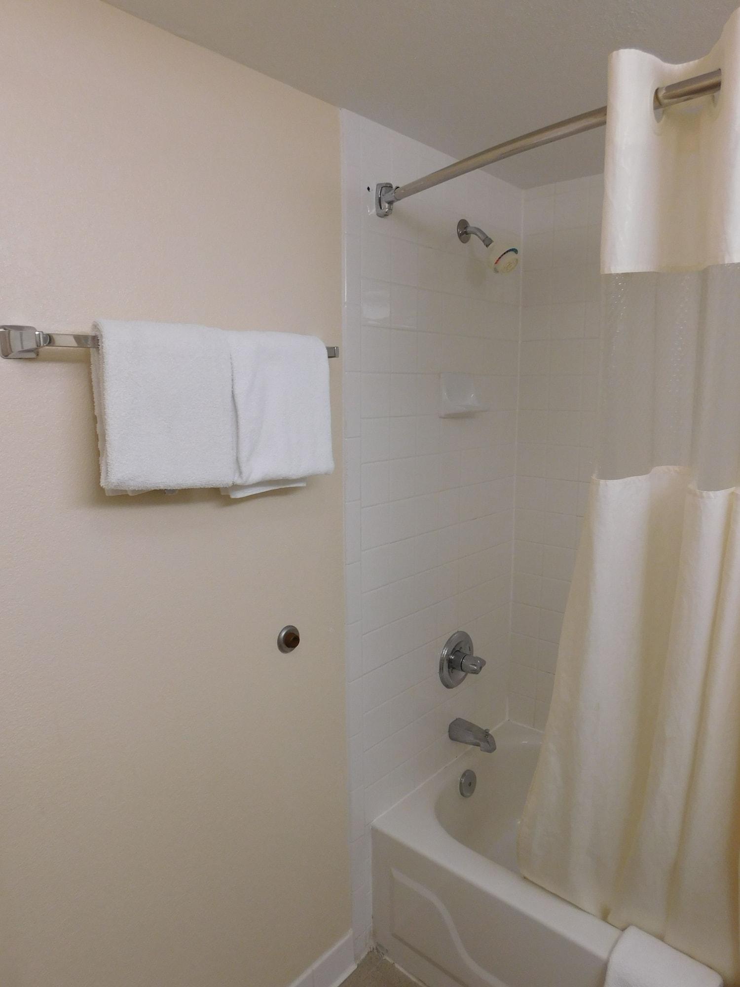 Days & By Wyndham Hotel Cedar Rapids