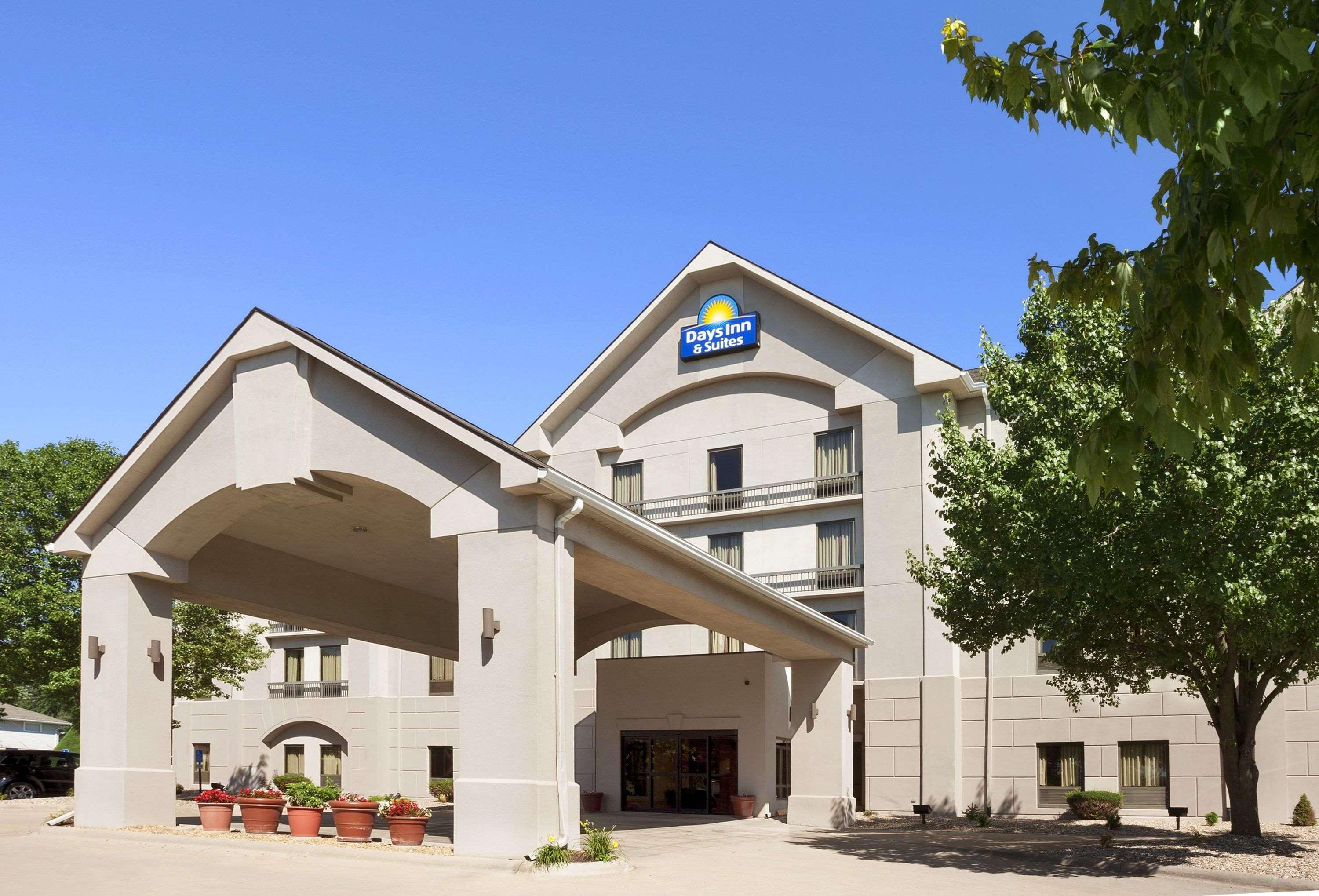 Days & By Wyndham Hotel Cedar Rapids