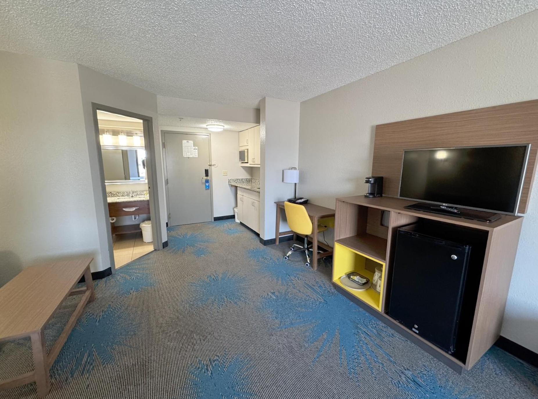 Days & By Wyndham Hotel Cedar Rapids