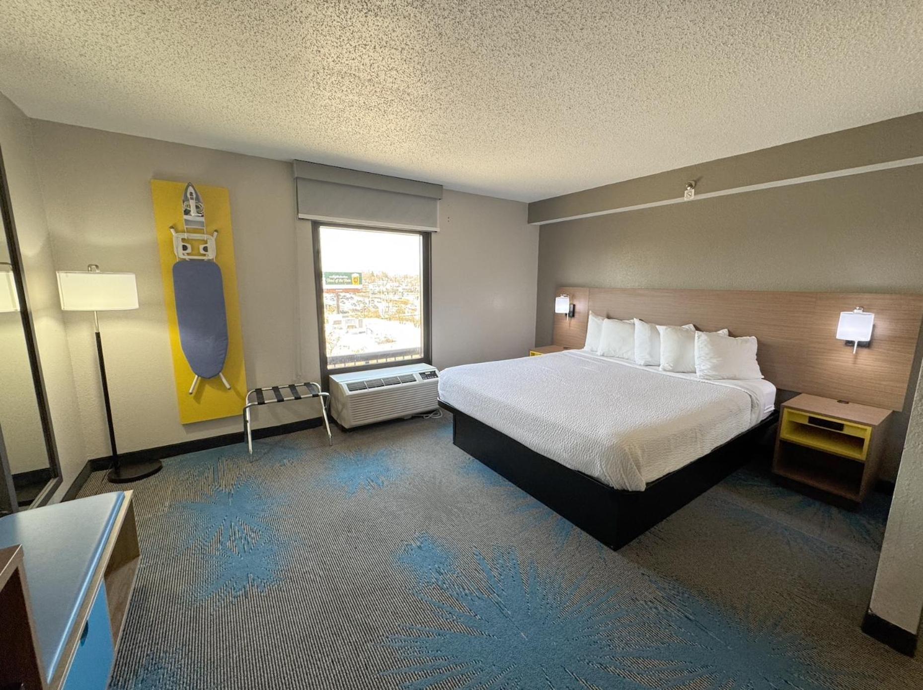 Days & By Wyndham Hotel 2*