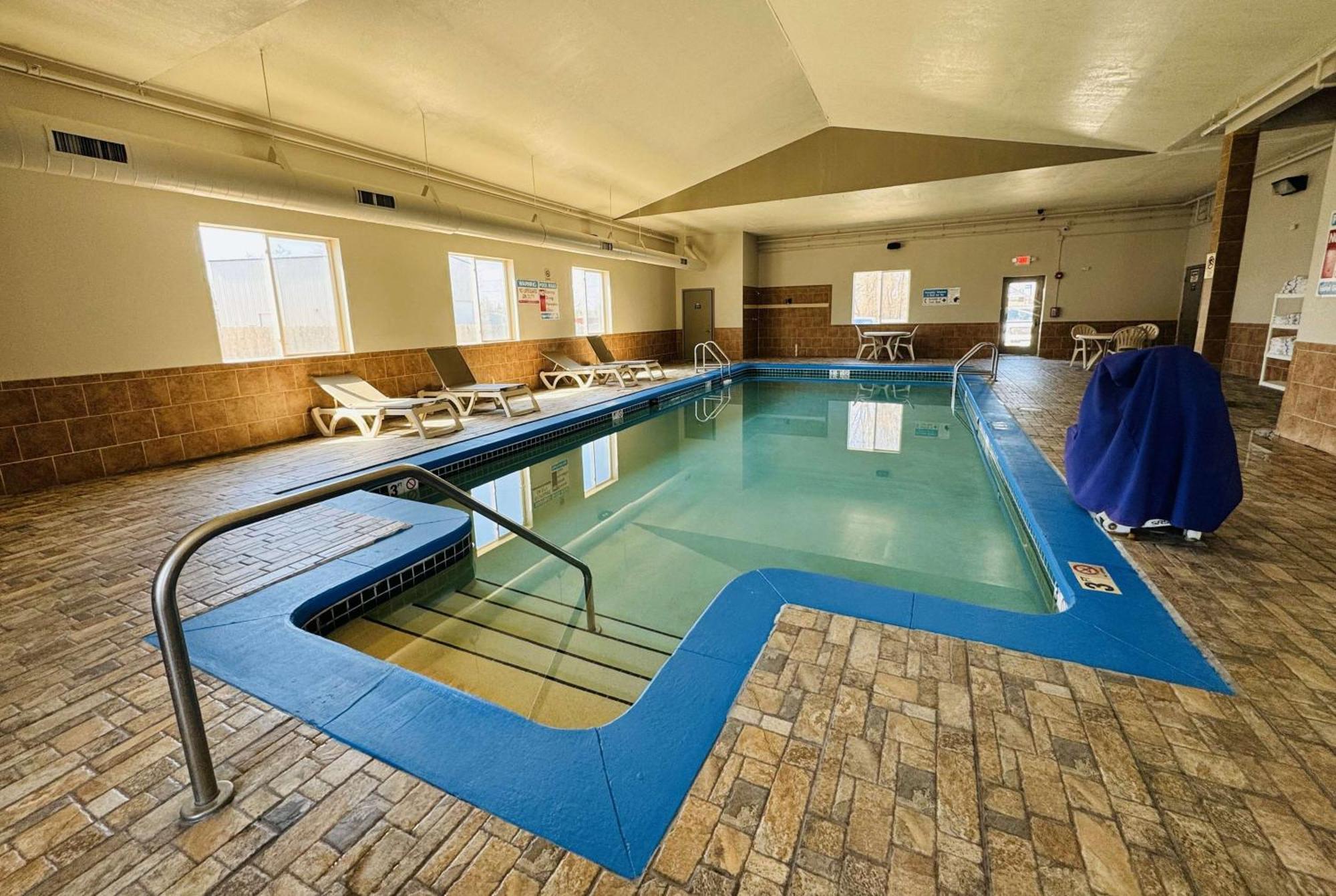Days & By Wyndham Cedar Rapids