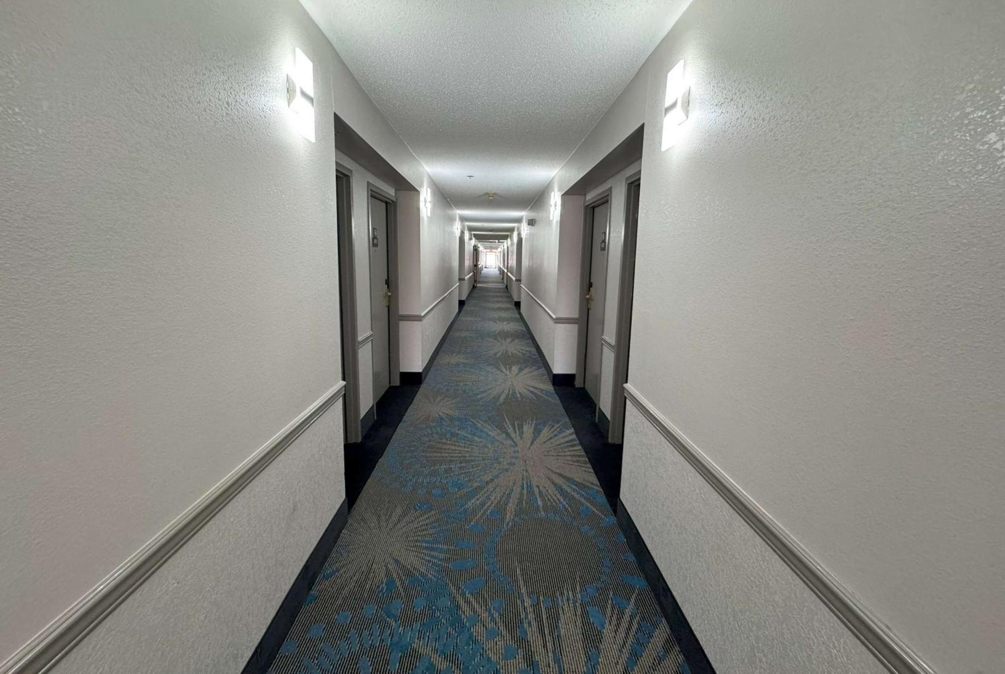 Days & By Wyndham Hotel 2*
