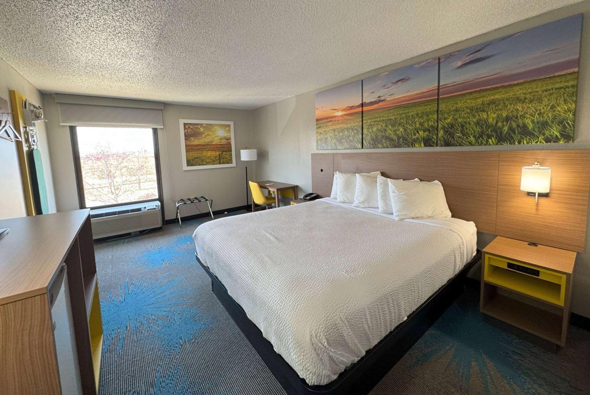 Hotel Days & By Wyndham Cedar Rapids