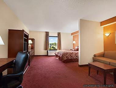 Days & By Wyndham Cedar Rapids